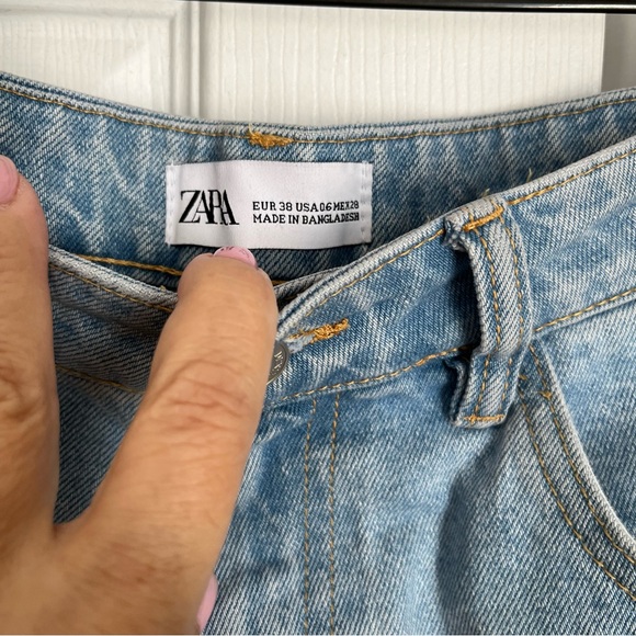 ZARA HIGH WAISTED MOM JEANS - Picture 5 of 11